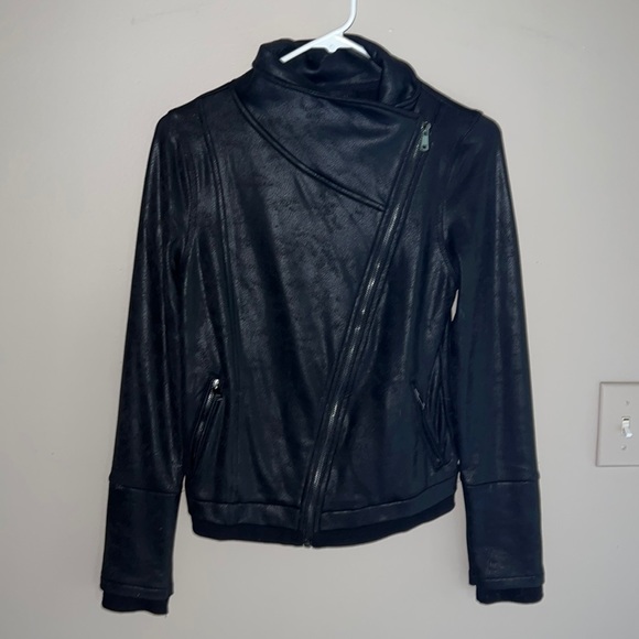 Faux leather black jacket - bomber style - apricot lane - Picture 1 of 7